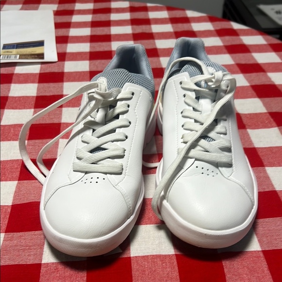 On Running White and Gray Sneakers - Picture 4 of 7